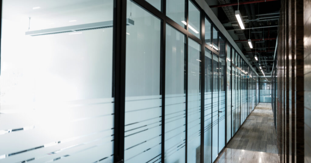 parede de vidro em Contagem